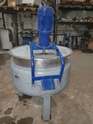 Емкость нержавеющая, объем — 0,35 куб.м., с рубашкой и мешалкой