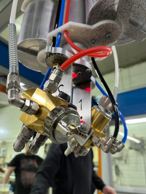 Покрасочный робот profi maxi для автоматической окраски дверей - робот-маляр для окраски дверей