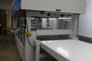 Проходной станок с техническим зрением ﻿industrial для нанесения ЛКП на деревянные детали методом распыления