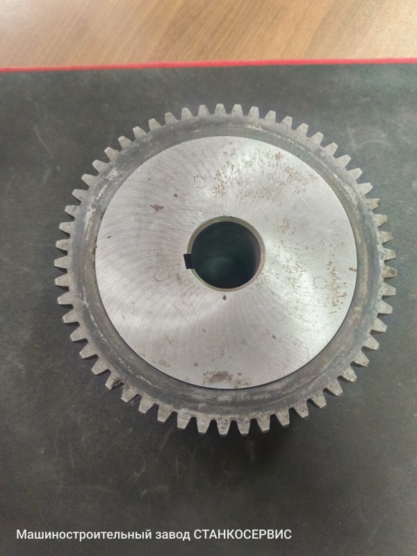 Шестерня и Вал-рейка гидравлического механизма перемещения резцедержателя для станков 1Н983, 1М983,1А983, РТ983, СА983