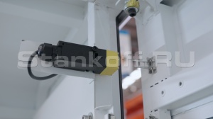 Высокомощный оптоволоконный лазерный станок в защитной кабине XTC-1560G/20000 Raycus