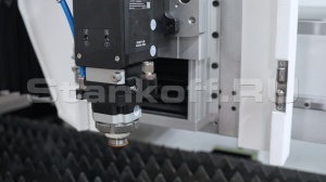 Высокомощный оптоволоконный лазерный станок в защитной кабине XTC-1560G/20000 Raycus