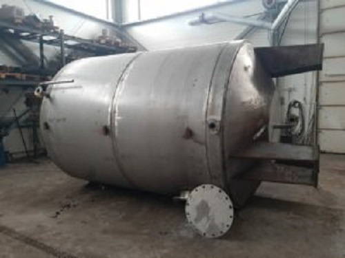 Емкость нержавеющая, объем -11 куб.м., вертикальная, рубашка, мешалка рамная