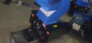 небольшая дробилка для пластиков XFS 250