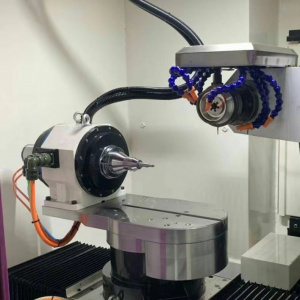 5-осевой станок для шлифования профиля у резьбовых пластин