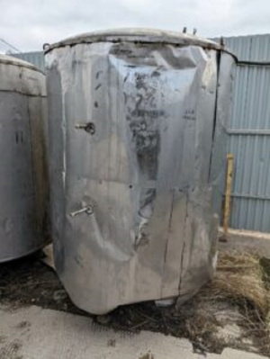 Емкость нержавеющая, объем — 2,5 куб.м., рубашка, термос