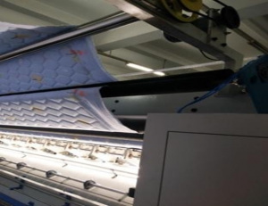 Высокоскоростная компьютеризированная многоигольная стегальная машина с цепным стежком