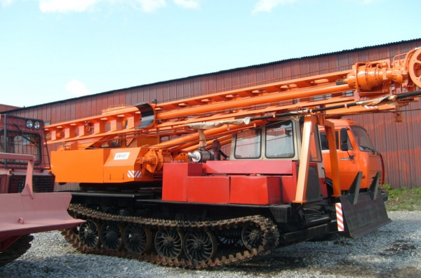 Бурильно-сваебойная машина БМ-831