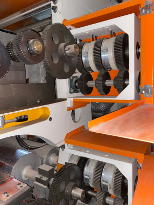 JH / FF‑60100BN ШЕСТИЦВЕТНАЯ ФЛЕКСОГРАФИЧЕСКАЯ ПЕЧАТНАЯ МАШИНА (OFF‑LINE)