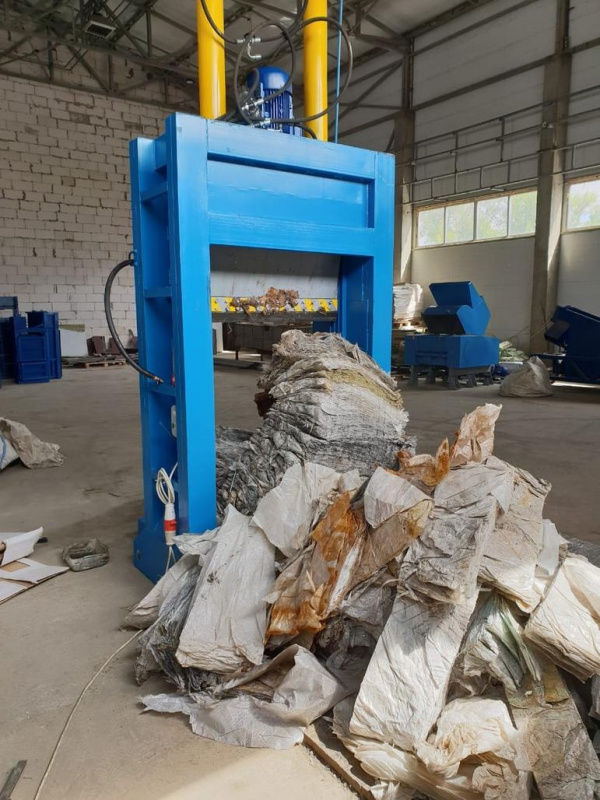 Гильотину гидравлическую на 800мм