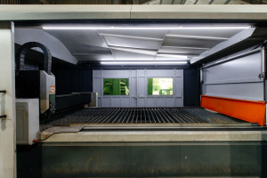 установку лазерной резки листовых металлов LC Professional ML FO3015-2.0, производства ООО «НПО Юнимаш»