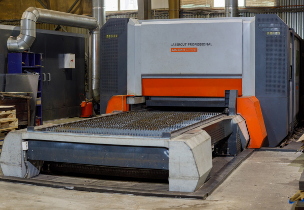 установку лазерной резки листовых металлов LC Professional ML FO3015-2.0, производства ООО «НПО Юнимаш»