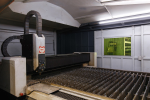 установку лазерной резки листовых металлов LC Professional ML FO3015-2.0, производства ООО «НПО Юнимаш»