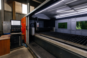 установку лазерной резки листовых металлов LC Professional ML FO3015-2.0, производства ООО «НПО Юнимаш»