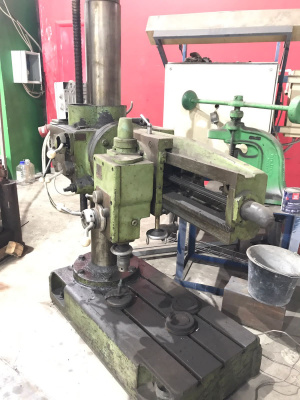 Радиально-сверлильный станок 2Е52