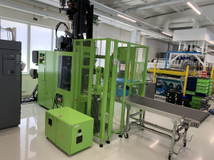 Термопластавтомат ENGEL e-insert 310V/100 Rotary, оснащенный роботом Kuka KR10