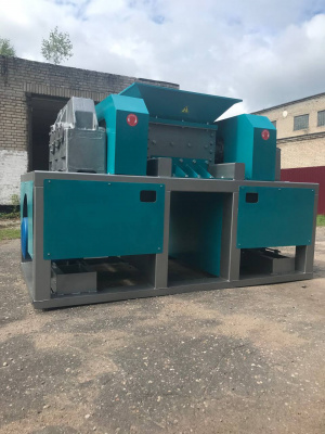 Мощный двухроторный шредер