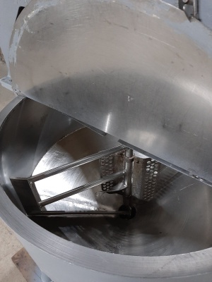 Емкость с рубашкой и мешалкой