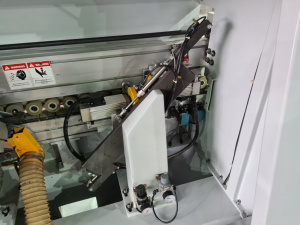 Кромкооблицовочный станок бу с прифуговкой MC 360G