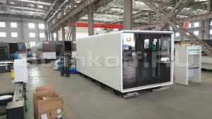 Оптоволоконный лазерный станок в защитной кабине XTC-1560G/6000 Raycus