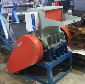 Дробилка для измельчения большенства видов пластика высокой производительности