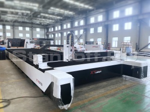 Широкоформатный оптоволоконный лазер для резки металла XTC-30120W/20000 Raycus