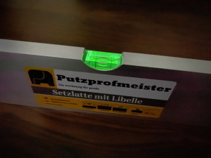 Правило с уровнем (глазком) для полусухой стяжки пола