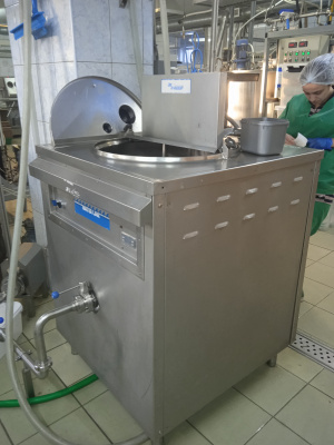 Емкость для хранения молока, смесей, других пищевых жидкостей 150 л. Теплоизолированная, с компрессорно конденсаторным агрегатом и щитом