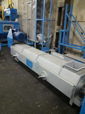 Шнековая высоко оборотистая мойка для хорошего отмывания полимеров