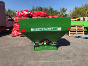 Разбрасыватель удобрений РУМ 1500л Фермер