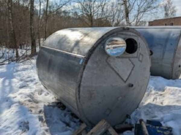 Емкости нержавеющие, объем — 6 куб.м., вертикальные, термос