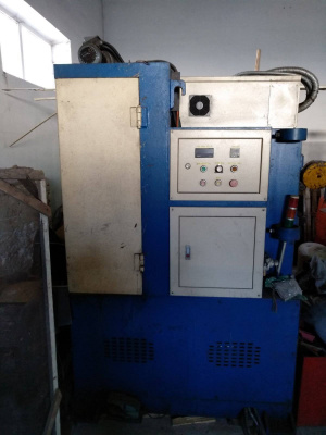 Одноголовочный вертикальный волочильный станок. Пр- во Тайвань. Год выпуска 2005. Очень мало находился в работе на производстве метизов