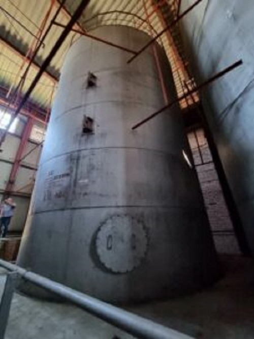 Емкости нержавеющие, объем 130 куб.м. вертикальные