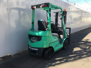 Вилочный погрузчик Mitsubishi KFGE15T-KF34 с боковым смещением