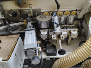 Кромкооблицовочный станок FL130