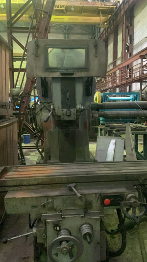 Вертикально-фрезерный станок 6р13