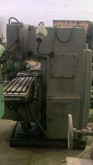 Вертикально-фрезерный станок 6р12