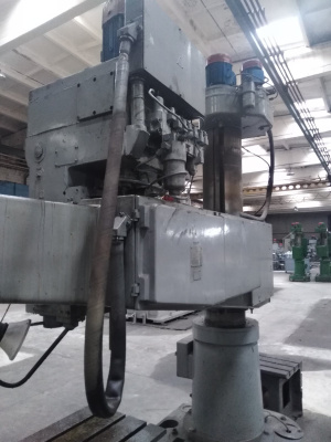 Радиально-сверлильный станок 2А554Ф1