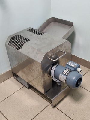 GLOTTER-METALL машина для выбивания косточек