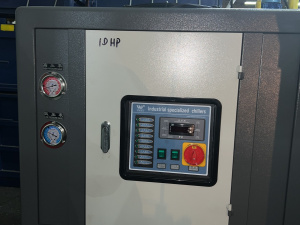 Чиллер промышленный для охлаждения воды