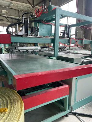 Экструзионная линия,вакуумная термоформовочная машина,дробилка,гранулятор