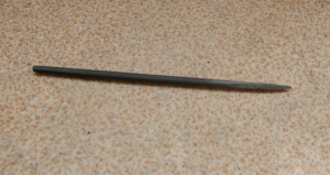 плашка, напильники, круглогубцы, кусачки