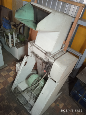 Линию Вертикально-литьевых установок 3 шт. СО228М, СО228А и Дробилку