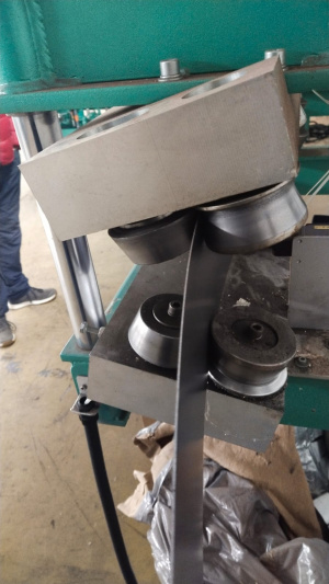 Профилирующий рольганг для изготовления П - профиля + полуавтоматический монтажный стол