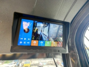 Самоходный бетоносмеситель с самозагрузкой Ynix QGMC6000 (24 м3/час)