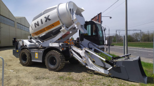 Самоходный бетоносмеситель с самозагрузкой Ynix QGMC5000 (20 м3/час)