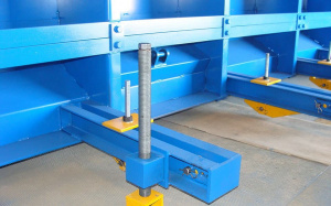 Бортовая оснастка для мостовых балок