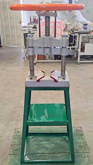 Винтовой пресс PY-3.5 T