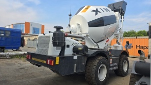 Самоходный бетоносмеситель с самозагрузкой Ynix QGMC4000 (16 м3/час)