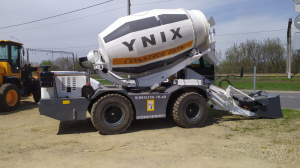 Самоходный бетоносмеситель с самозагрузкой Ynix QGMC5000 (20 м3/час)